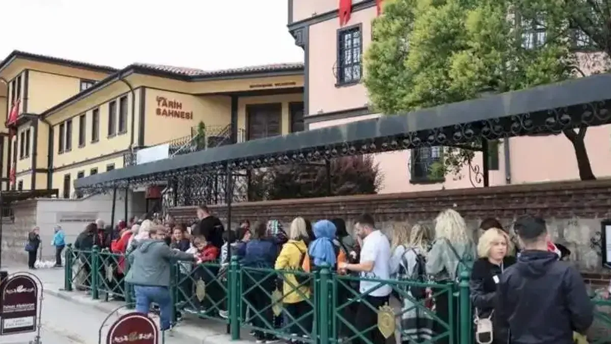 Eskişehir’de müzeler ve parklar doldu taştı