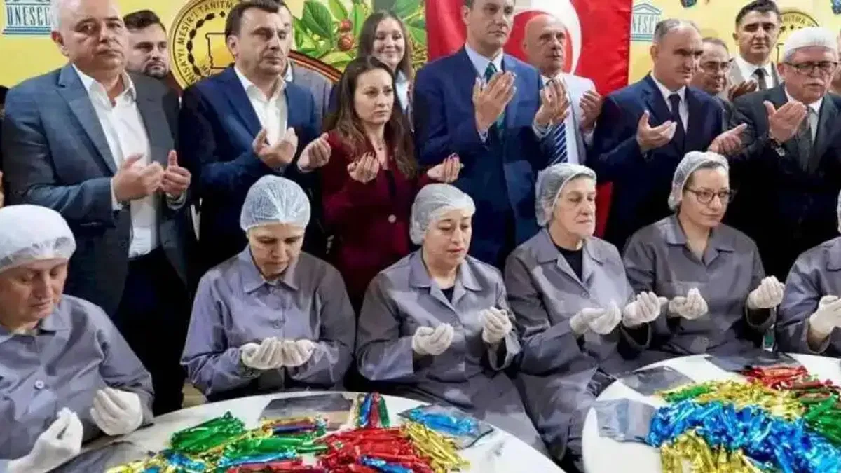 Manisa'da saçılacak 8 ton mesir macunun duası yapıldı