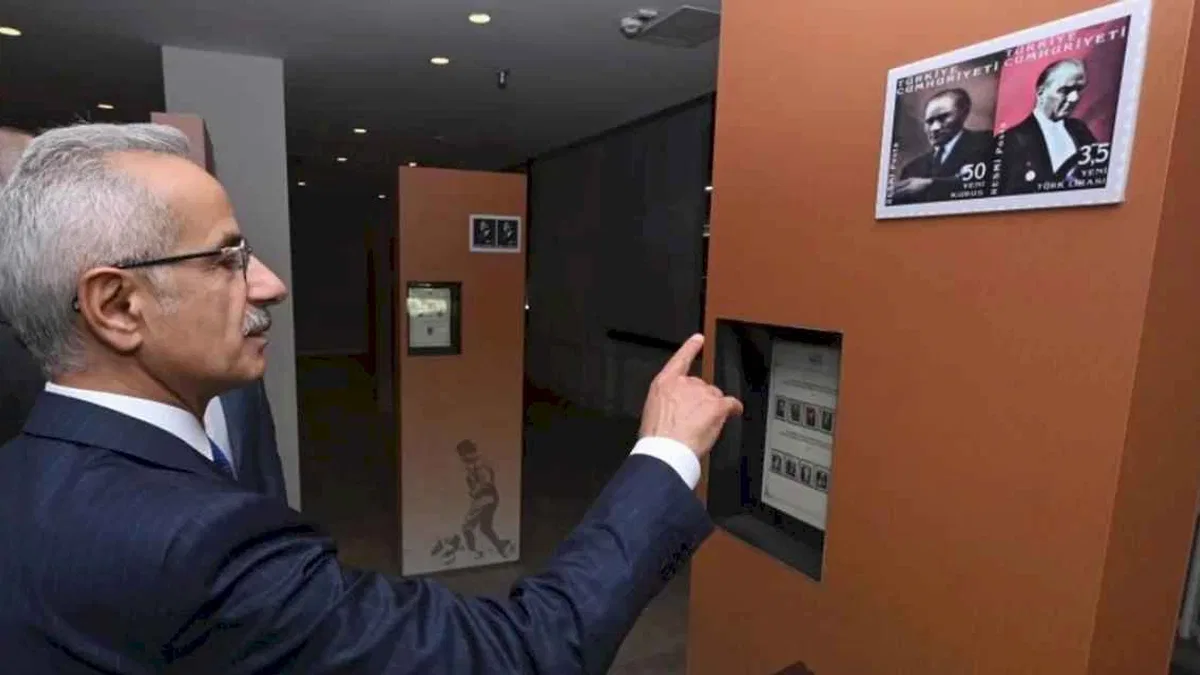 Bakan Uraloğlu'ndan Pul Müzesi'ne ziyaret