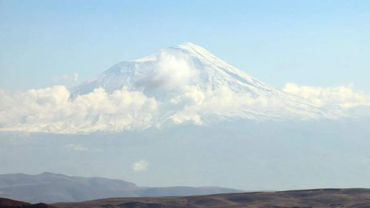 Türkiye'nin en yüksek noktası Ağrı Dağı karla kaplandı