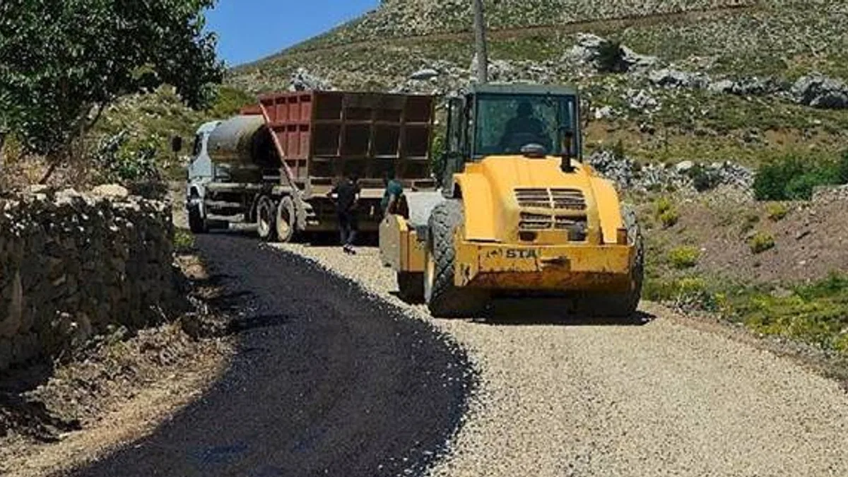 Antalya Büyükşehir Belediyesi Günnercik yayla yolunu asfaltlıyor
