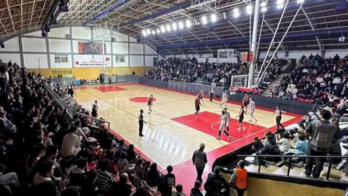 Sakarya pota perdesini Güngören'le açıyor