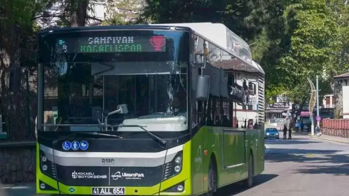 Kocaeli otobüs ve tramvaylarına 'Şampiyon Kocaelispor' yazdı