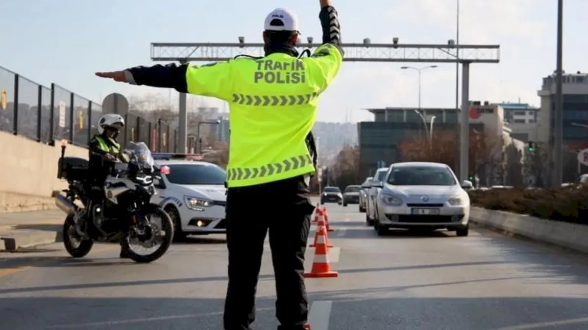 Trafikte yeni dönem başladı! Cezalar katlandı, ehliyete el koyma ve iptal şartları ağırlaştı