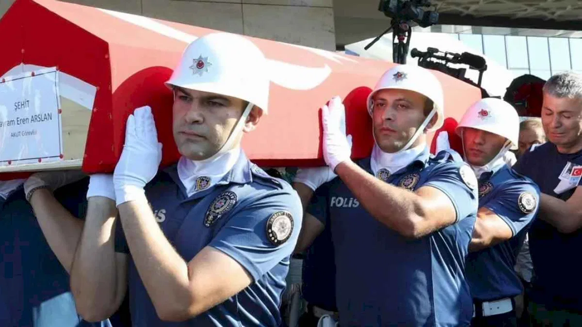 Seyitgazi’de şehit olan AKUT gönüllüleri son yolculuğuna uğurlandı