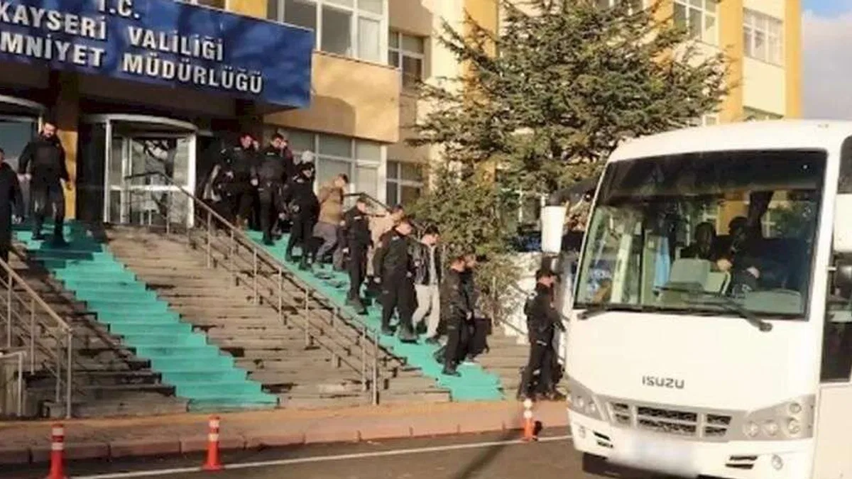 Kayseri'de FETÖ'ye 54 tutuklama