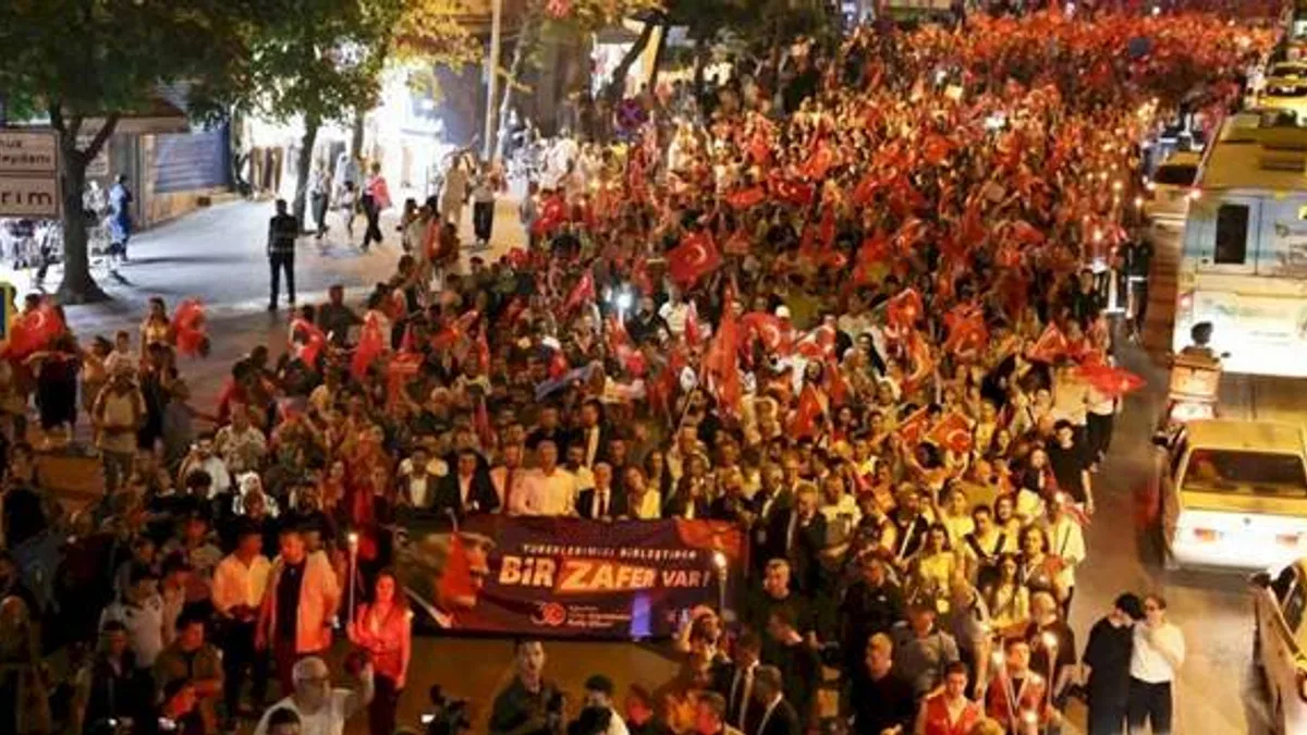 Bursa’da coşku fener alayı ve Göksel konseriyle taçlandı