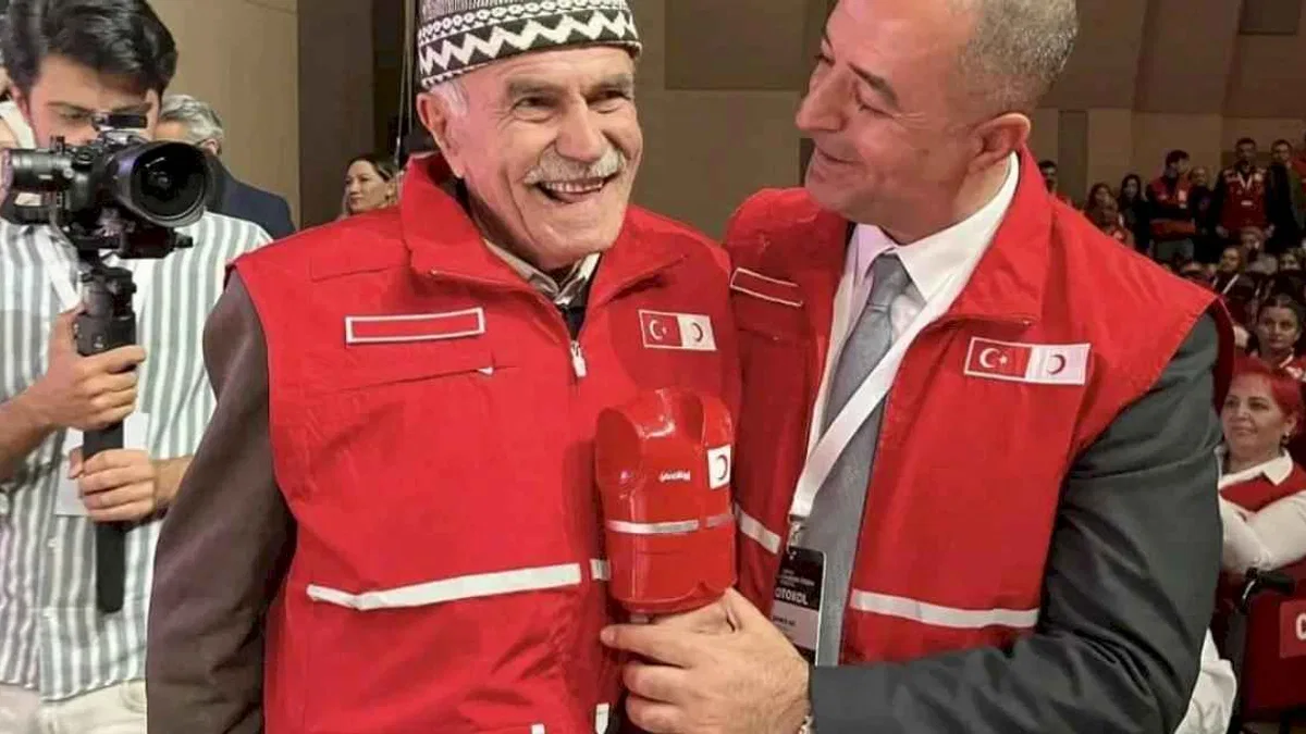 İyilik Meleği Şehmus Amca'ya Kızılay Özel Ödülü