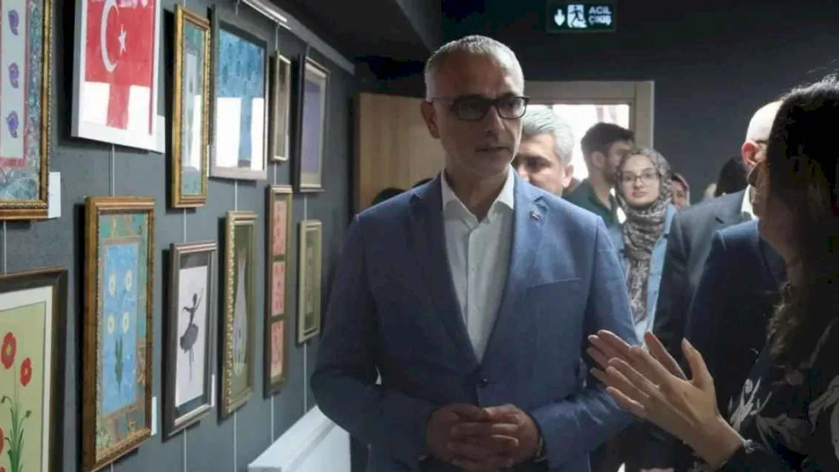 Kocaeli'de sanatseverlere yıl sonu sergisi