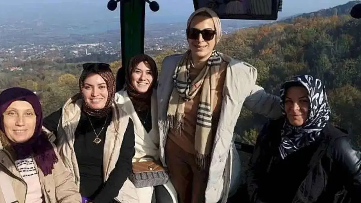 Kadın çiftçiler teleferikle zirveye çıktı; Zirveye yolculuğun en keyifli hali Kartepe Teleferik'te