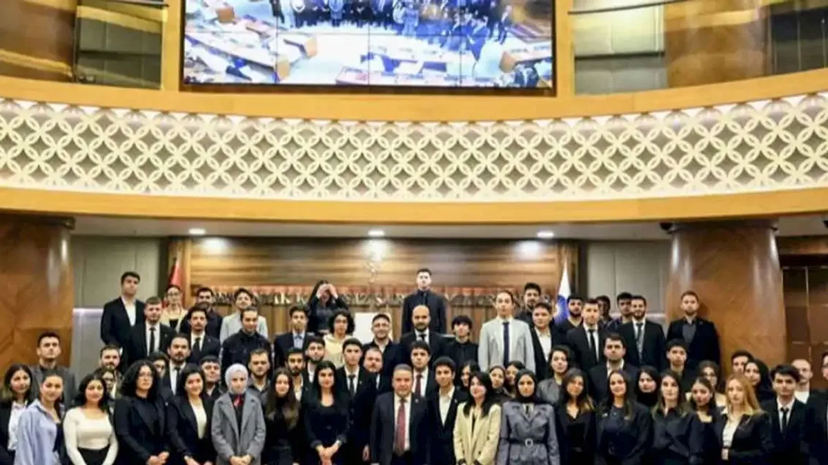Muhittin Böcek’ten Antalyalı gençlere müjde