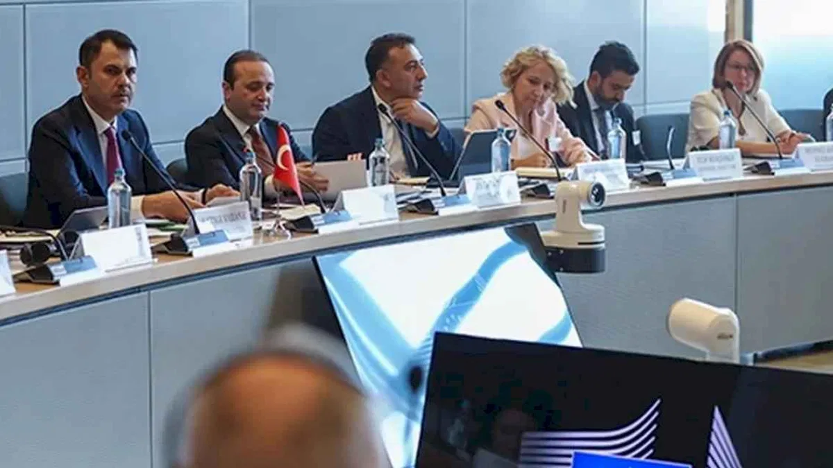 Bakan Kurum AB İklim Eylem Komiseri Hoekstra ile görüştü