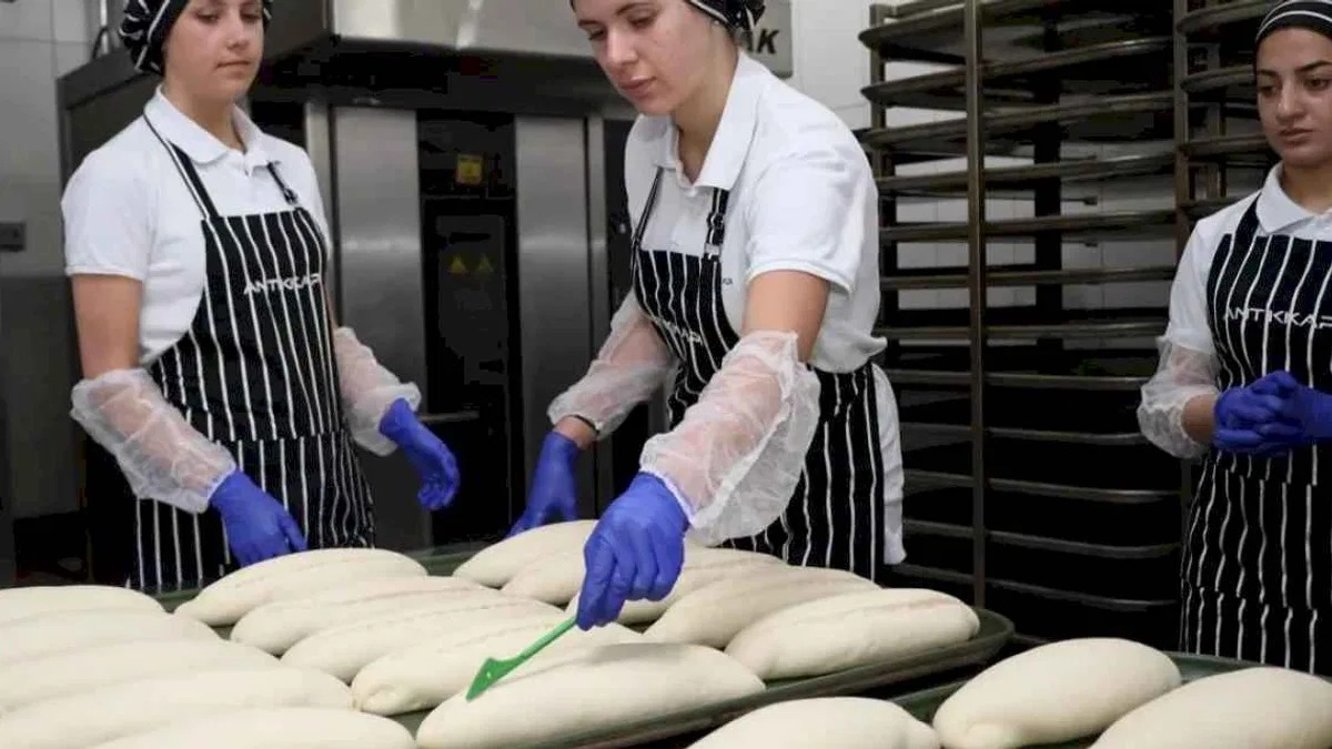 Hollandalı öğrenciler Antikkapı’da staj yaptı