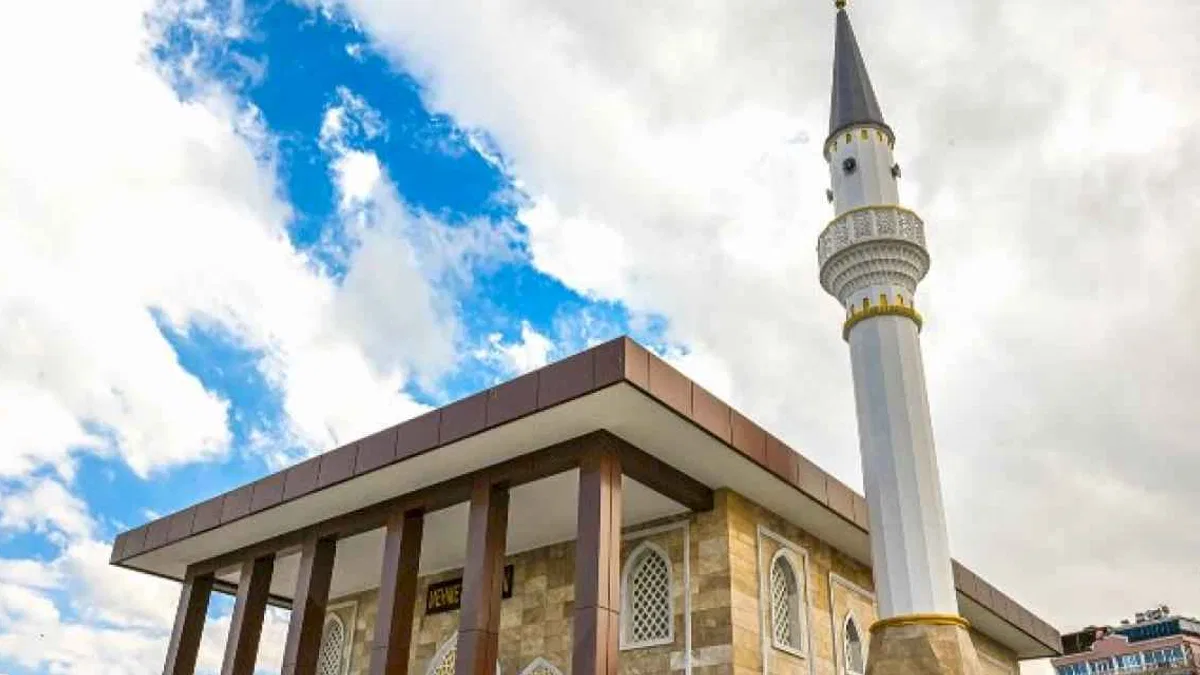 Malatya'da  Mehmetçik Camii ibadete açıldı