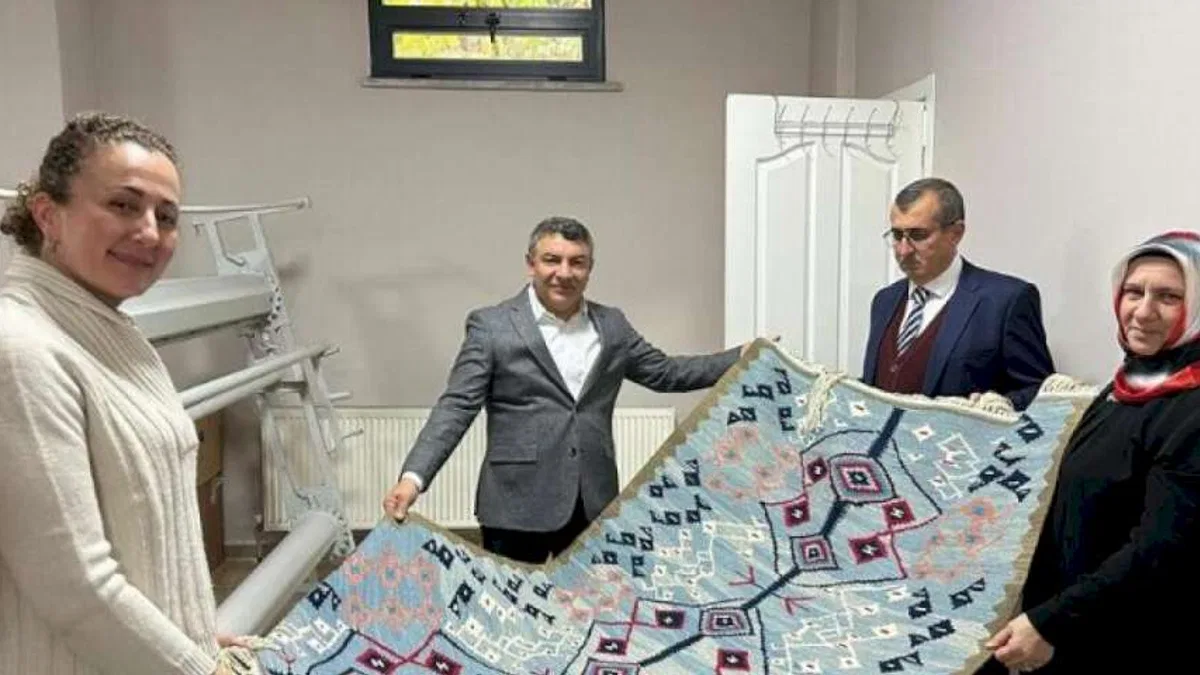 Dilovası'nda ilk halı tezgahtan indi