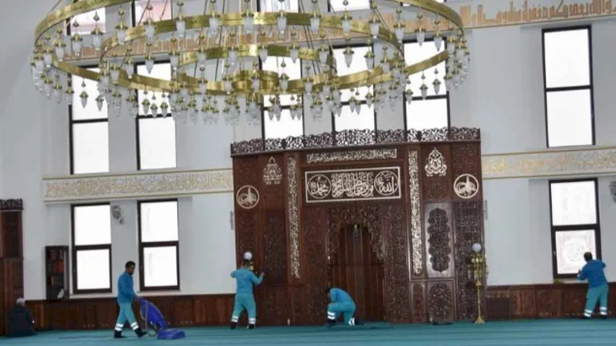 Kocasinan’da camiler gül kokuyor