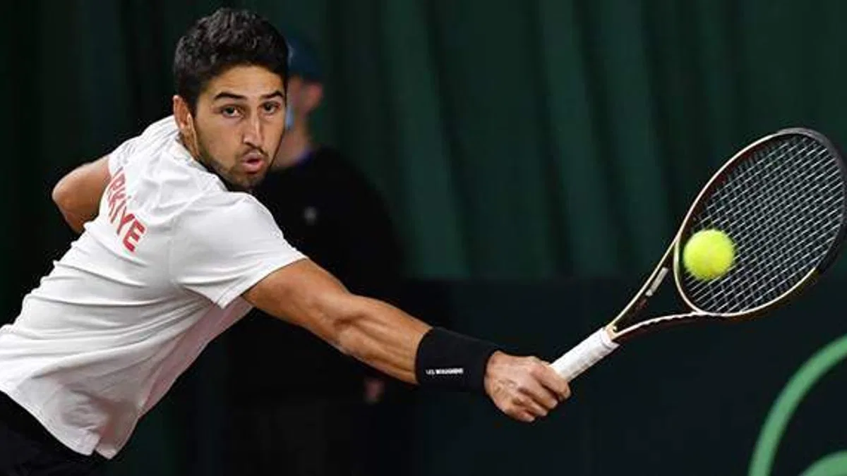 Milli tenisçi Altuğ Çelikbilek, Malaga Open'da çiftlerde şampiyon oldu