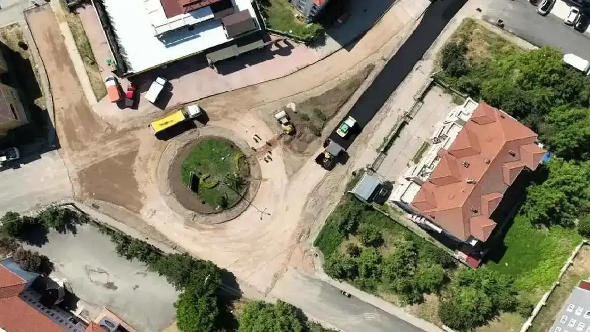 Gölcük’te Ergenekon Caddesi kavşağı yenileniyor
