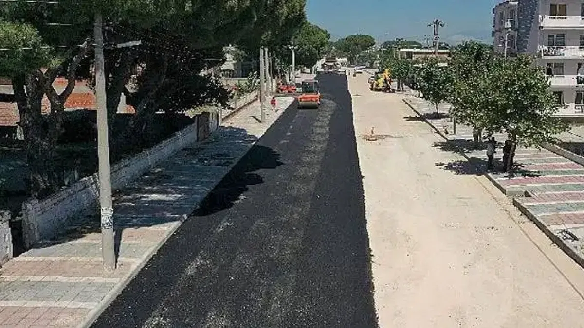 Bergama asfalt çalışmaları hız kesmeden devam ediyor