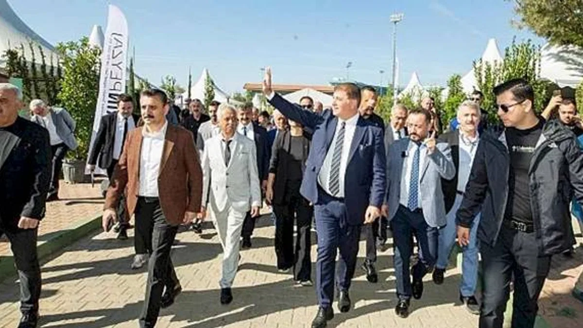 Başkan Tugay: Birlik ve beraberlik içinde bu kumpasları darmadağın edeceğiz