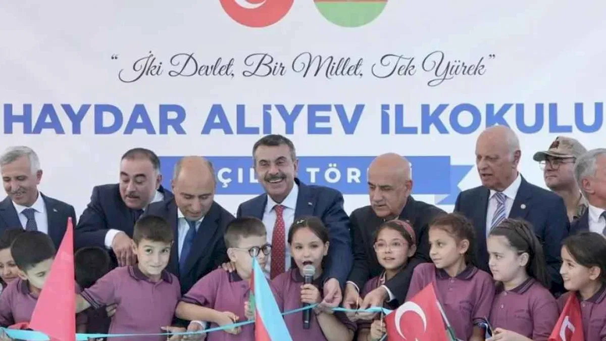 Azerbaycan desteğiyle yapılan ilkokul Kahramanmaraş'ta açıldı