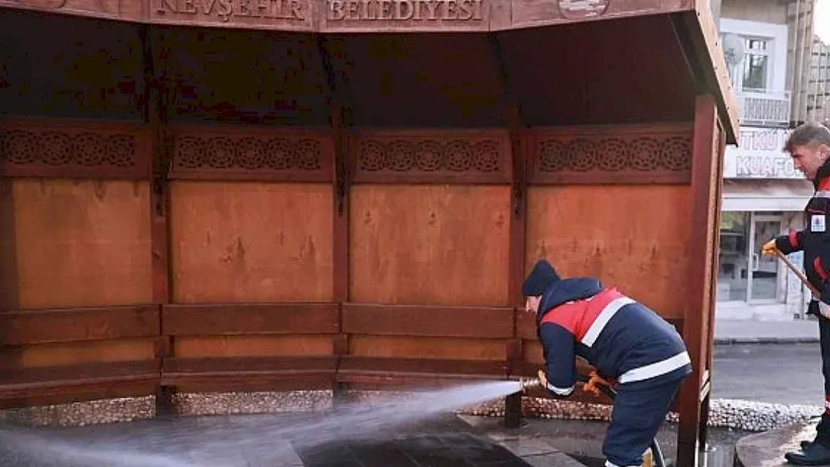 Nevşehir Belediyesi'nden Kaldırım ve Yollarda Temizlik Çalışması