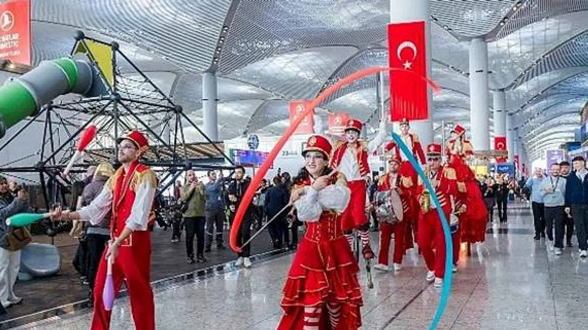 İGA İstanbul Havalimanı misafirlerini 'Cumhuriyet coşkusu'na ortak ediyor