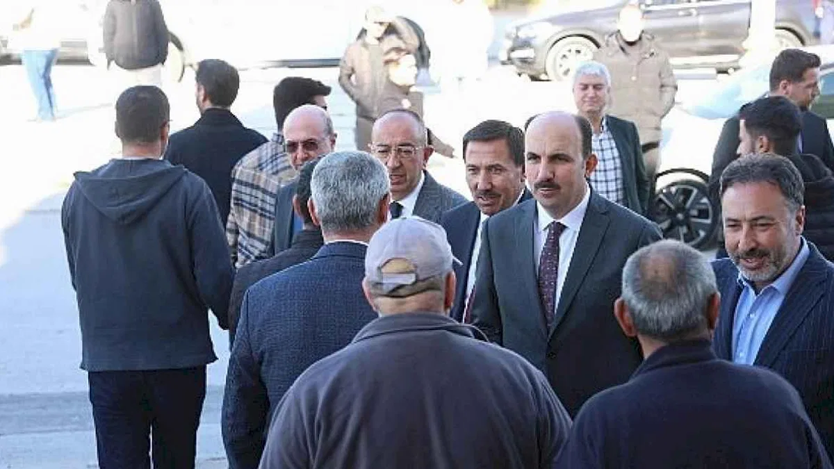 Milletvekili Özer, Başkan Altay ve İlçe Belediye Başkanları Beyşehirliler Yapıcı Camii'nde Vatandaşlarla Buluştu