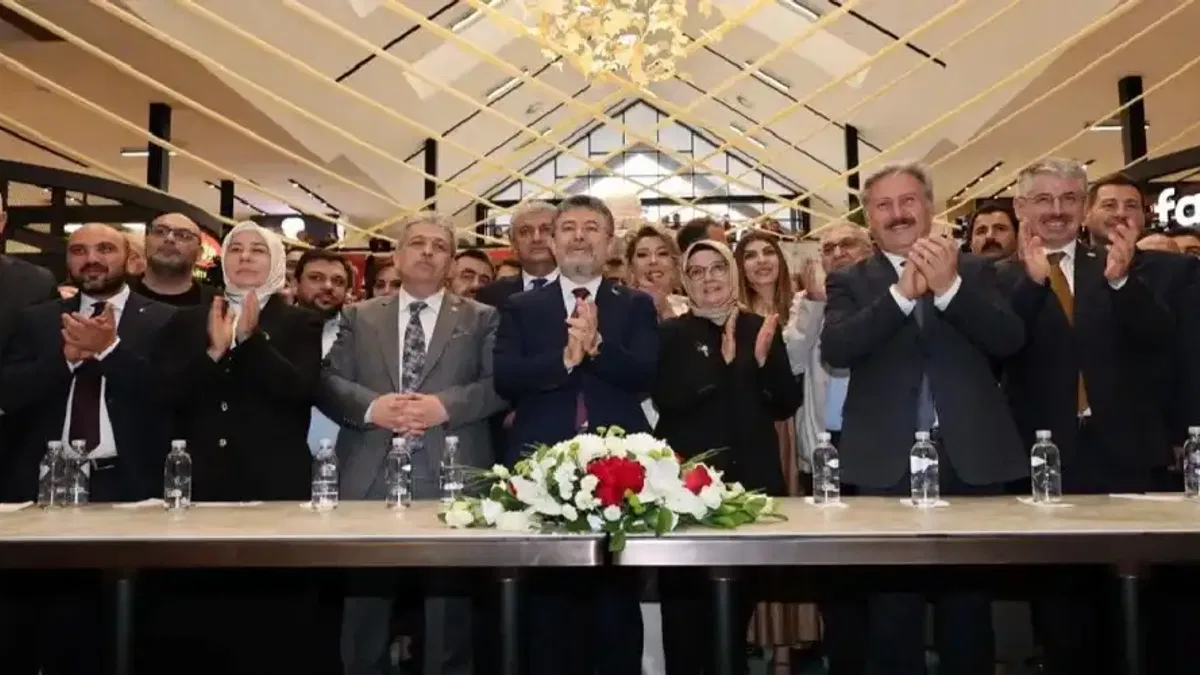 Çarşı Melikgazi Bakan Yumaklı'yla resmen açıldı