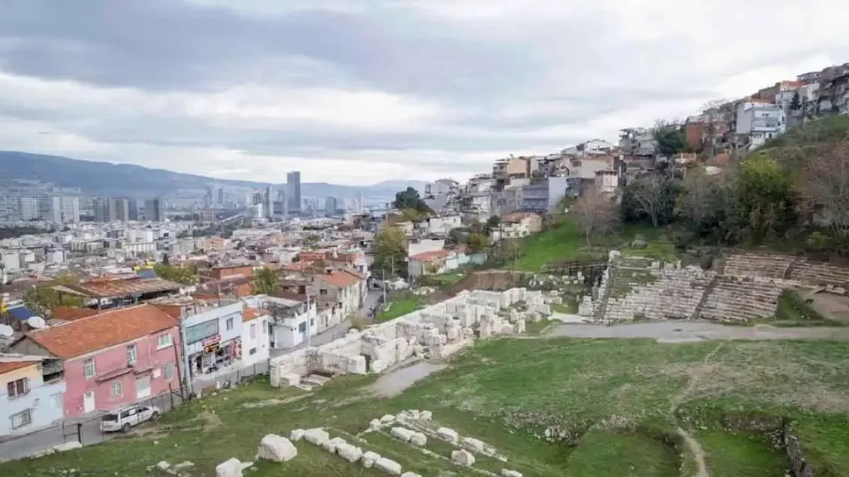 İzmir Smyrna Tiyatrosu gün yüzüne çıkıyor