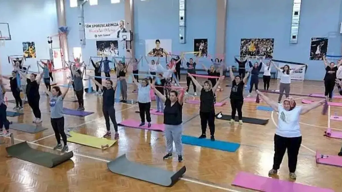 Menemenli kadınlar, ücretsiz pilates kursunda buluştu