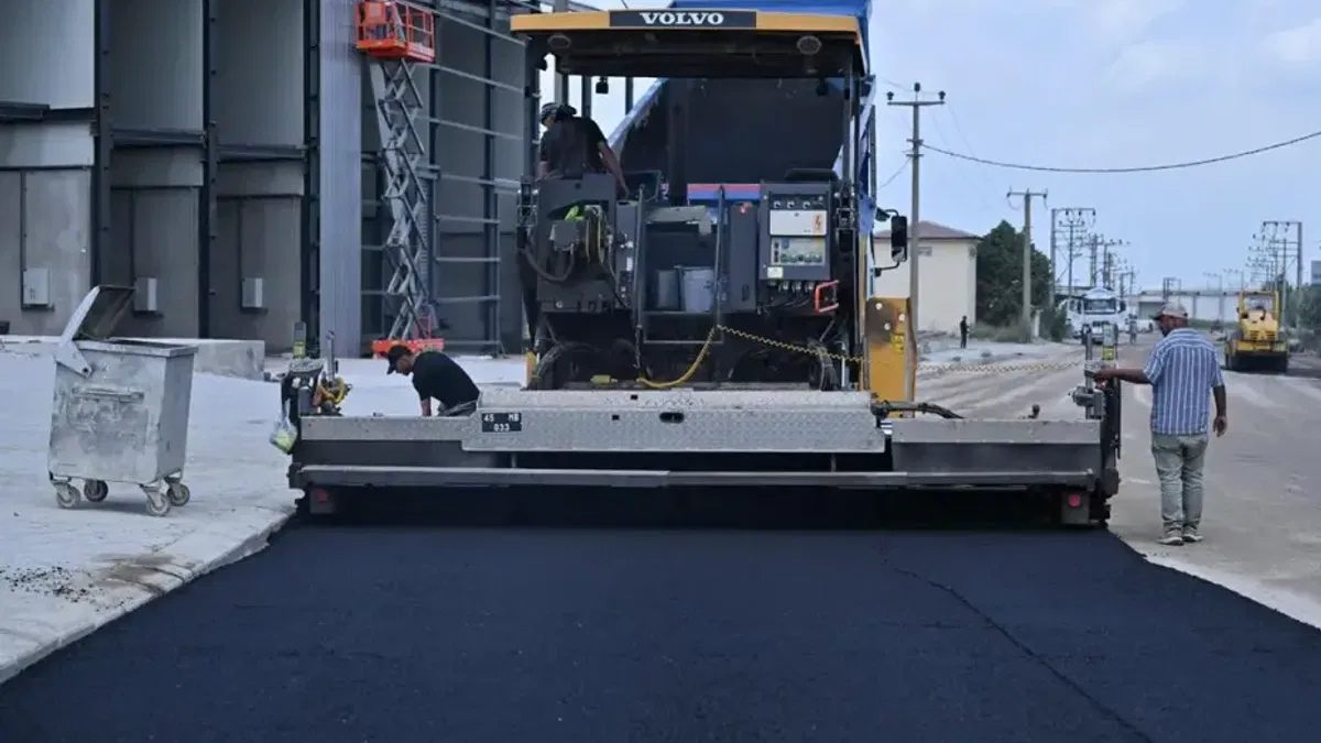 Manisa Turgutlu’da 3 bin tonluk asfalt seferberliği