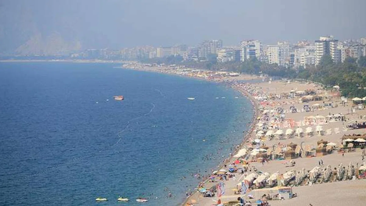 Antalya'da yoğun nem bunalttı