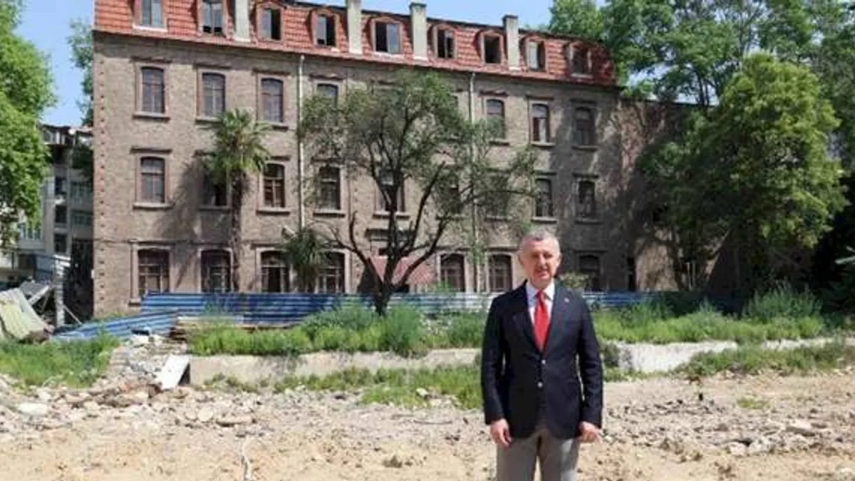 Kocaeli'de yıkılan vergi dairesinin yerine park yapılacak