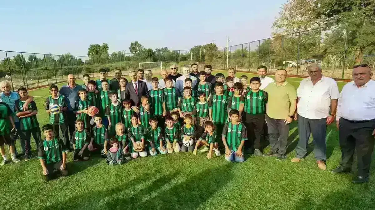 Sakarya'da çocukların yüzü güldü
