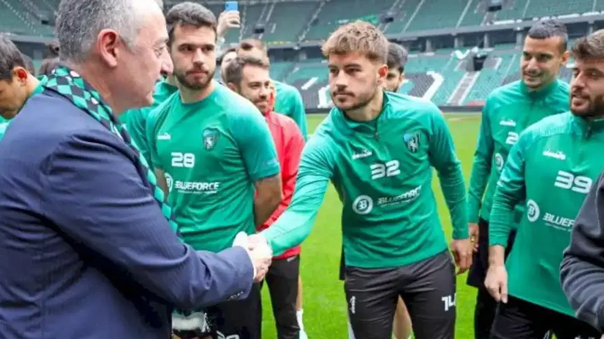 Kocaelispor'a Başkan Büyükakın'dan moral ziyareti