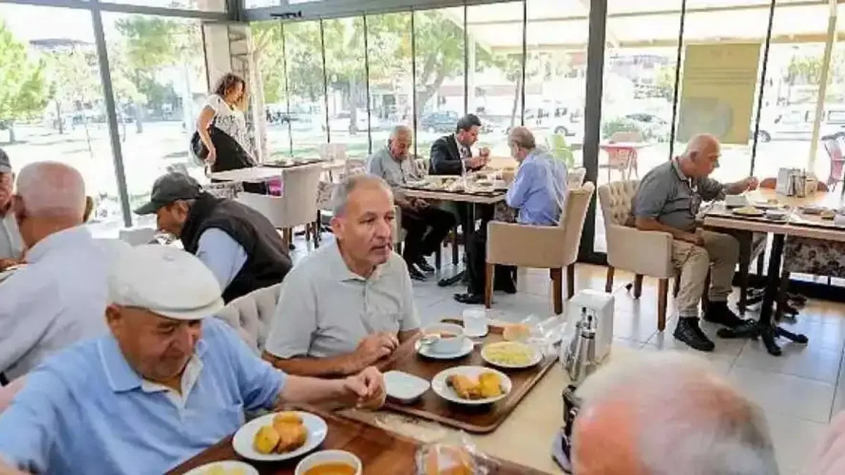 Bayraklı Belediyesi kent lokantalarında "Askıda Yemek" uygulaması başladı