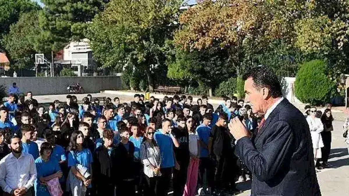 Başkan Dündar'dan her gün farklı okul ziyareti