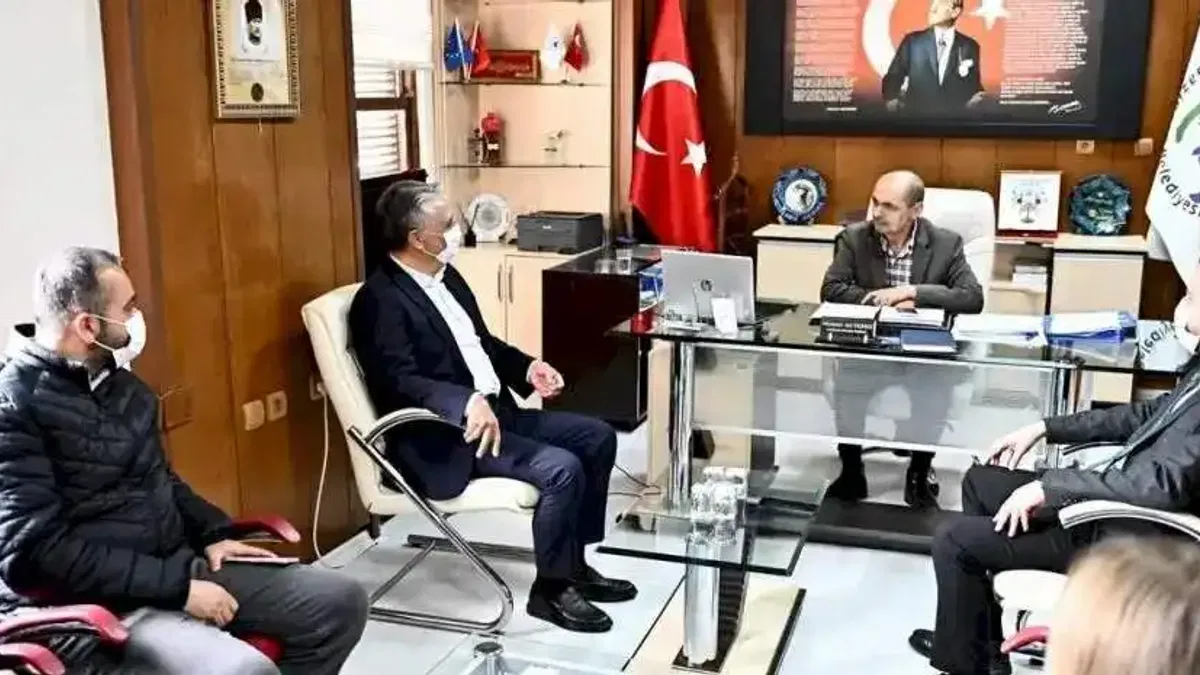Başkan Uysal’dan Gazipaşa Kitap Fuarı'na ziyaret