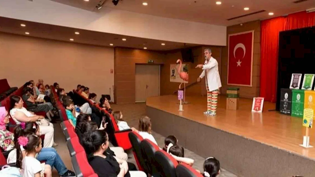 İzmir Çiğli’de çocuklara geri dönüşüm bilinci oyunla aşılandı