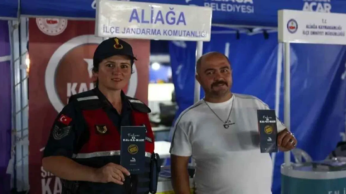 İzmir Aliağa’da bağımlılık ve aile farkındalığı için bilgilendirme standı