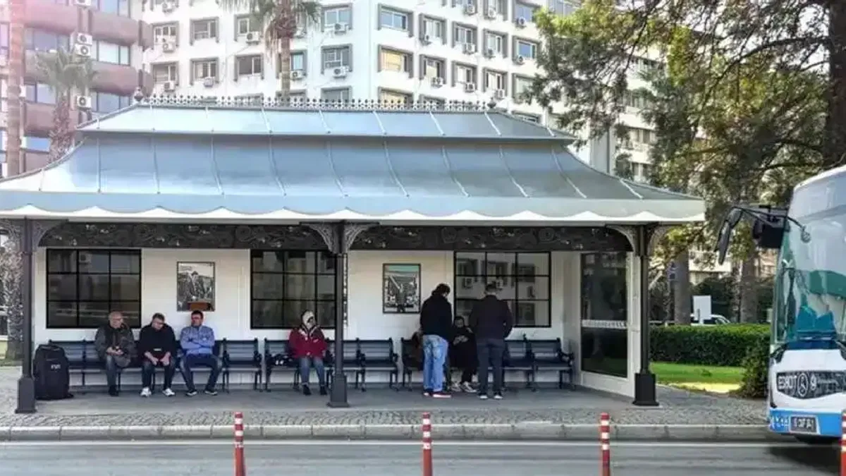 İzmir’in kimliğini yansıtan 'simgesel' durak