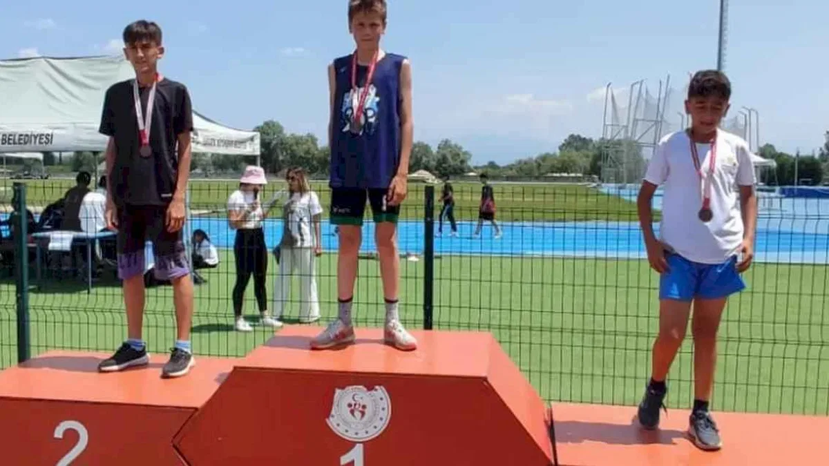 Sakaryalı atletizimciler kürsüden inmedi
