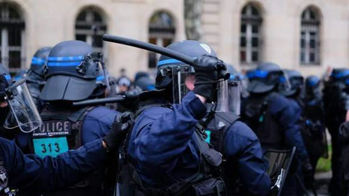 Suriyeli kameramanın Paris'te polisin müdahalesiyle yüzünden yaralandığı açıklandı