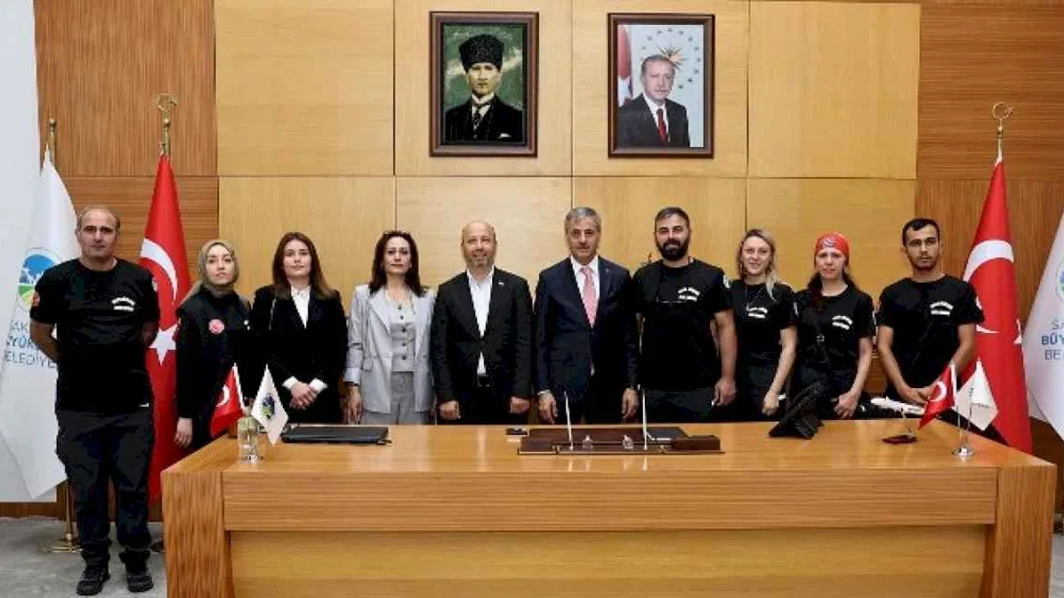 Başkan Alemdar çalışma arkadaşlarıyla bayramlaştı
