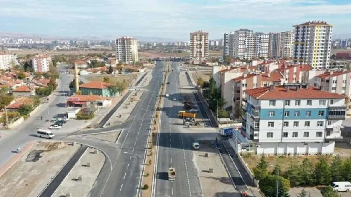 Kayseri Kocasinan asfaltta gece gündüz mesaiyle rekor kırdı