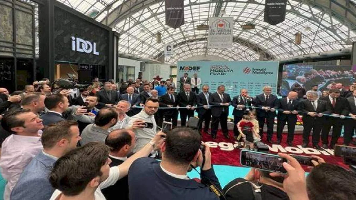 İnegöl Mobilya Fuarı yoğun ilgi gördü