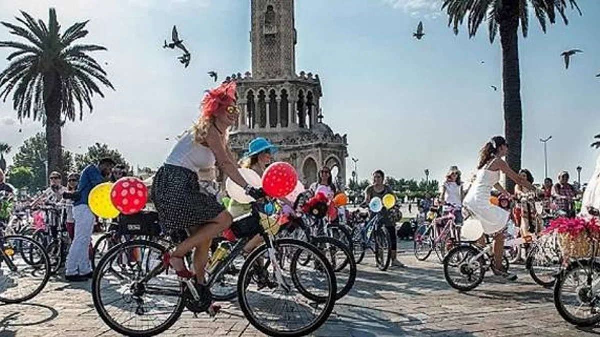 İzmir, Uluslararası Avrupa Demokrasi Başkenti Unvanı için son beşte
