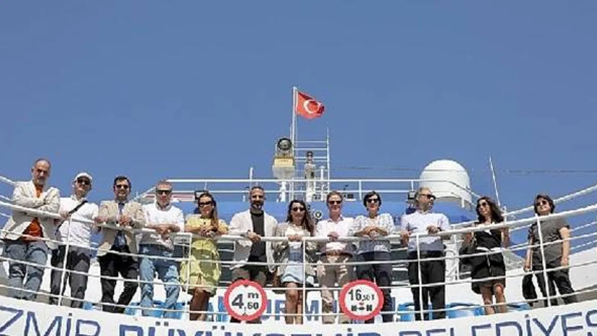 Büyükelçi'den Başkan Soyer'in elektrikli yolcu gemisi projesine destek