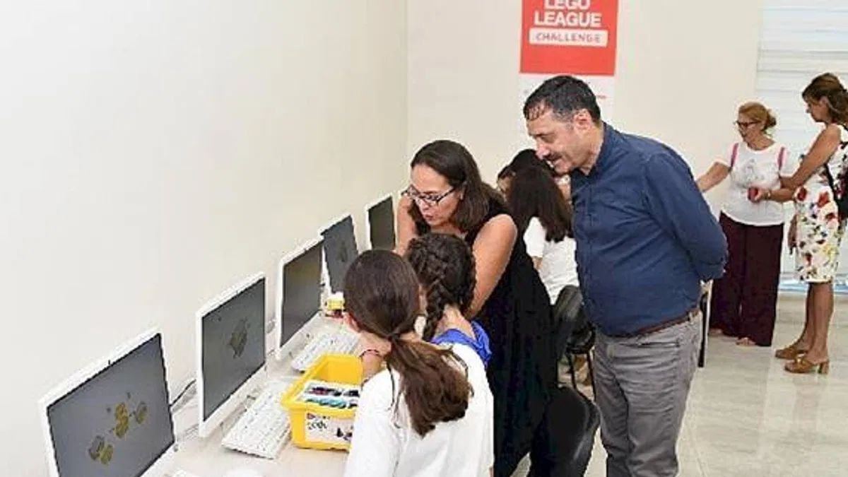 Yurt Dışından Gelen Öğrenci ve Öğretmenler Yenişehir Belediyesi Akademi'yi Gezdi